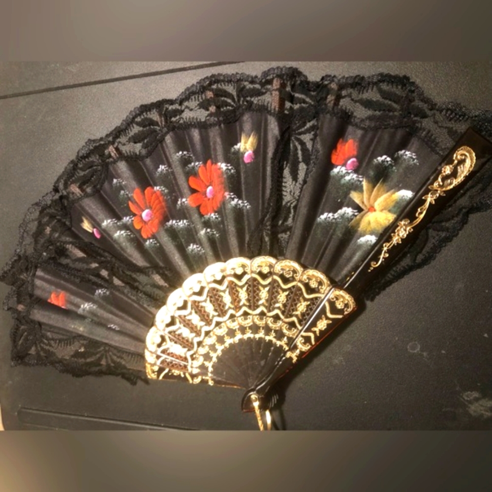 Black flamenco fan with Red flower picture design 9”
